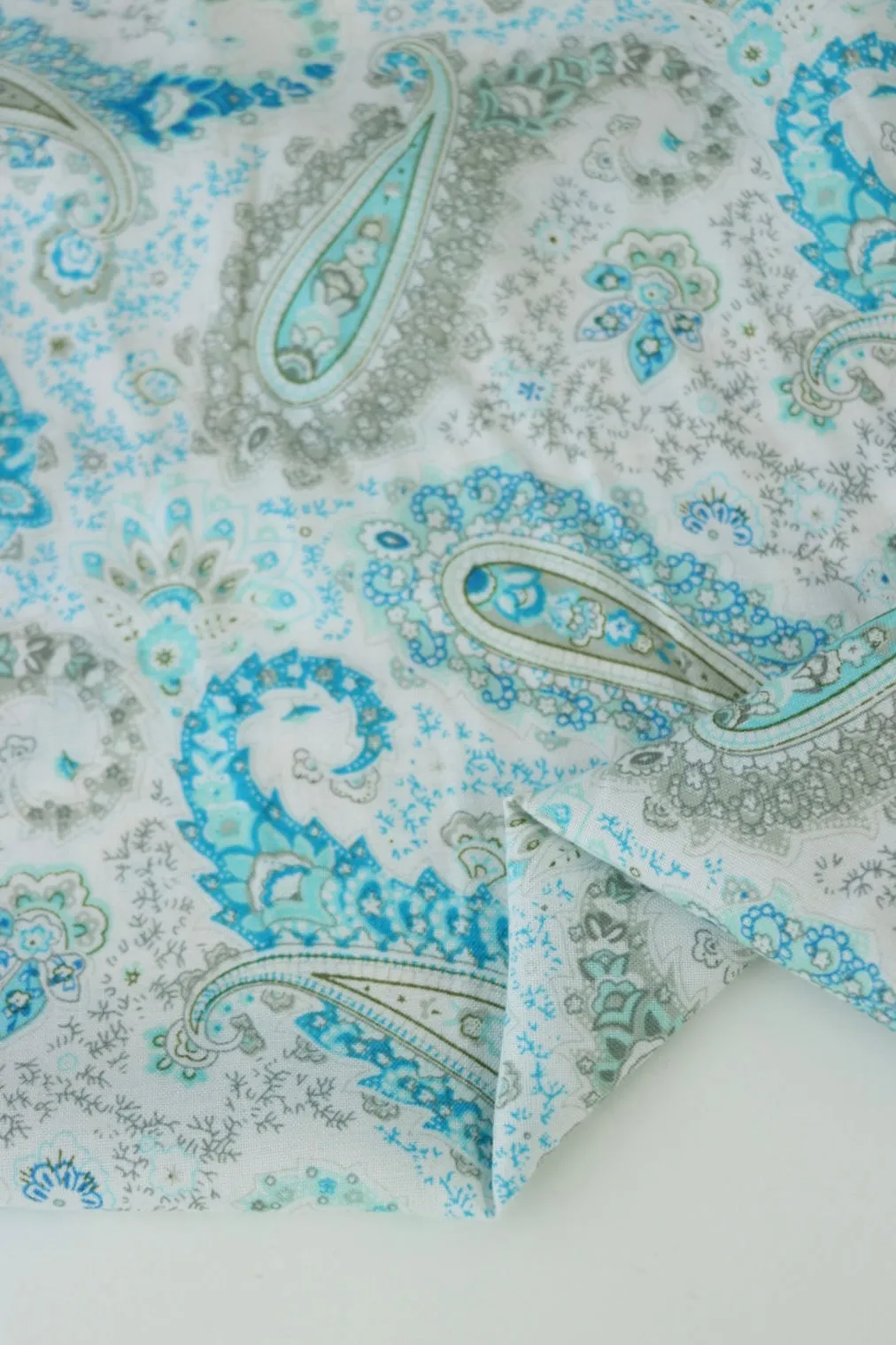 2YD 16IN REMNANT; Aqua Blue Paisley on White Rayon Challis