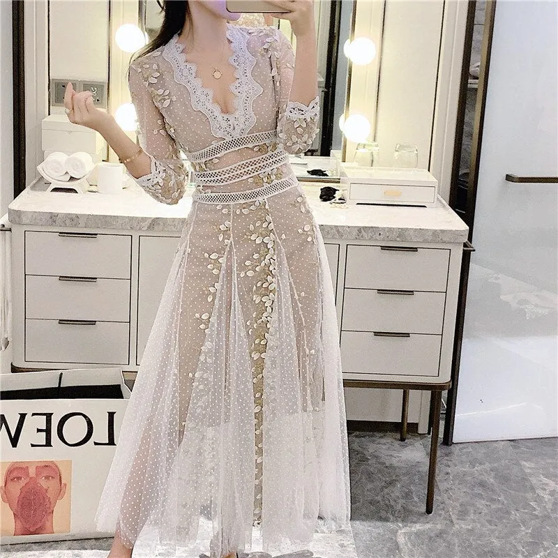 Fashion Design Vintage White Black Mesh Dress 2020 Autumn Design Sequin Flower Embroidered V-Neck Wrist Sleeve Long Dress Women